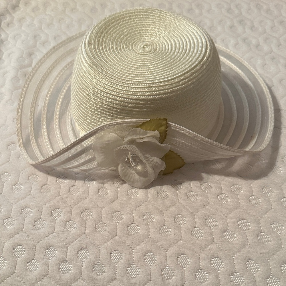 Charming White Kids' Hat with Floral Detail